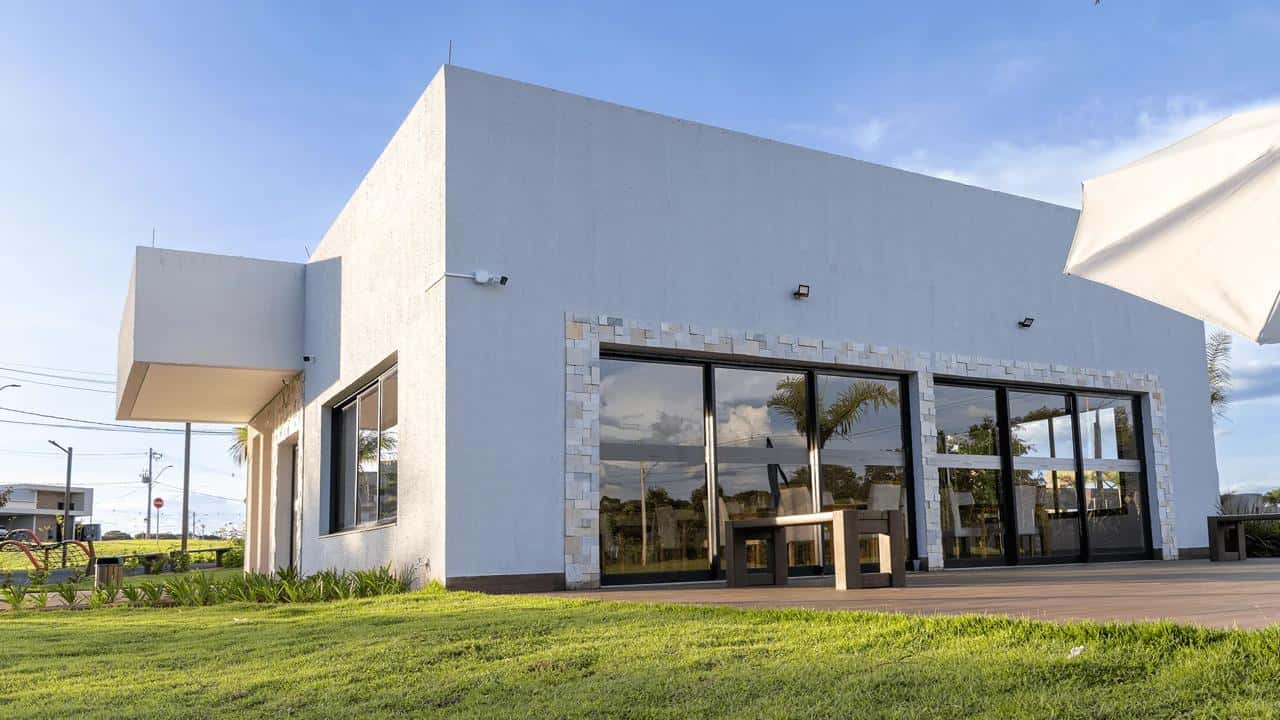 LOTE DE 299 M² NO CONDOMÍNIO PARQUEVILLE QUARESMEIRA