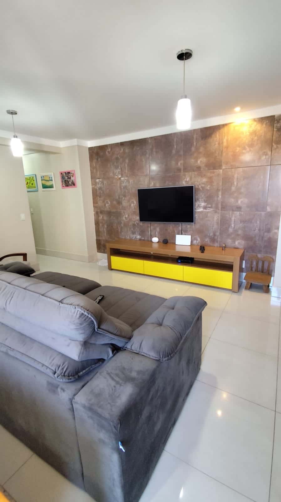 Like Bueno Apartamento com 95 mts  Com 3 suítes plenas com ar condicionado