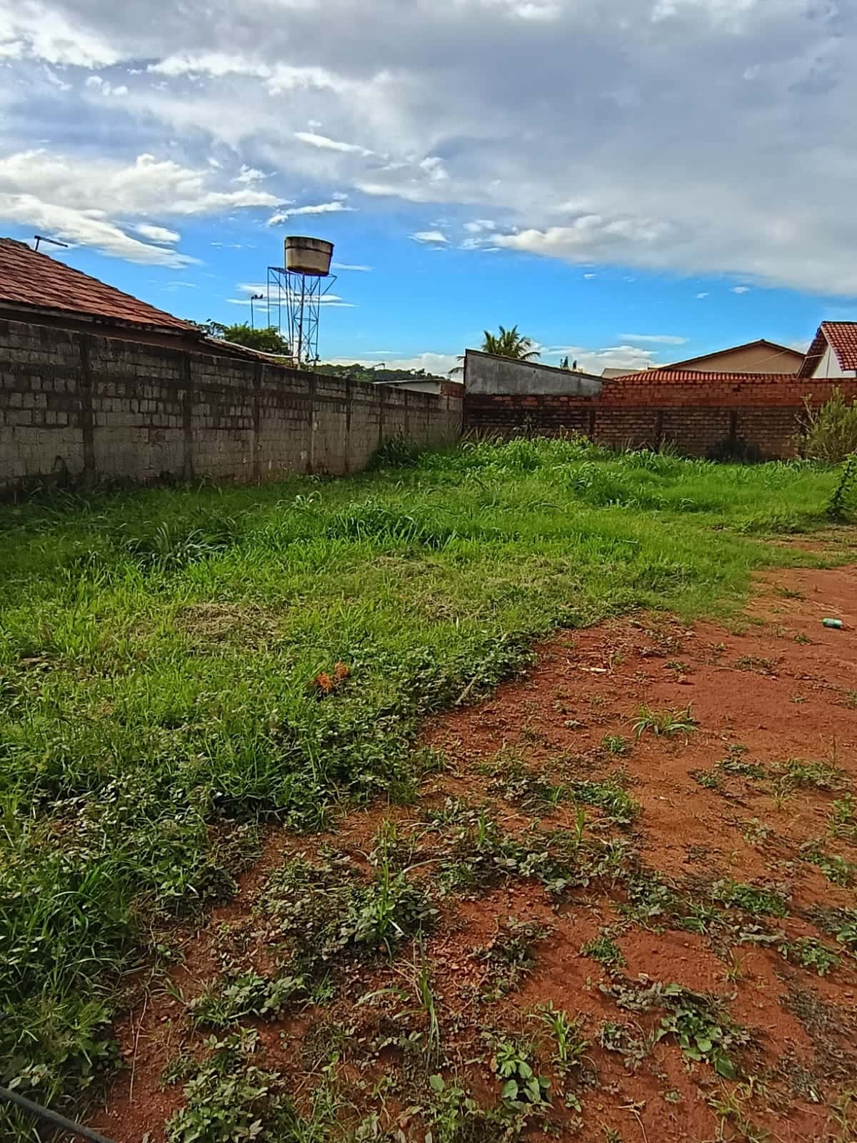 Lote comercial no Senador Canedo.