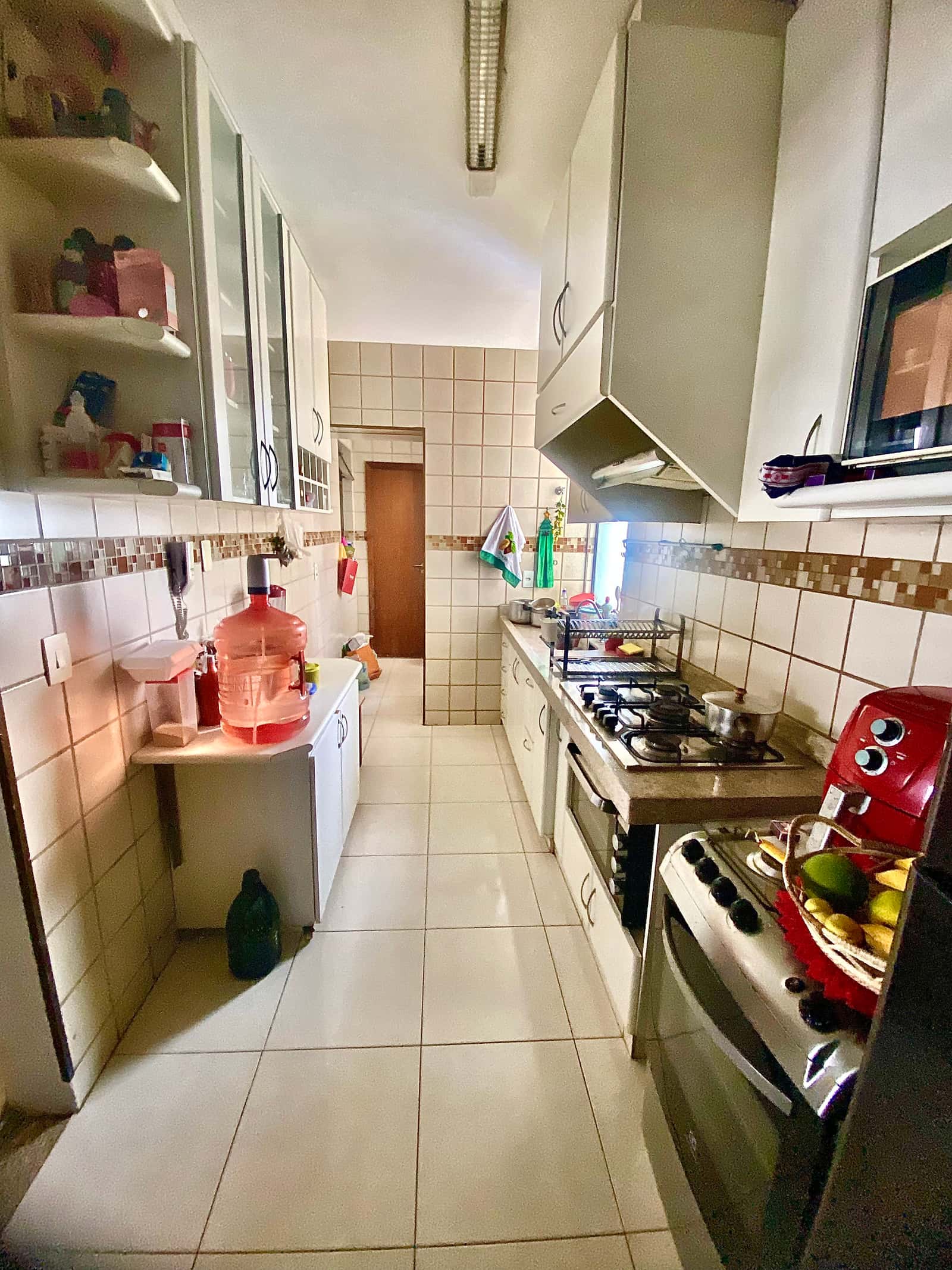 Apartamento com 117 Metros, Sacada ampla com 2 vagas de Garagem individual