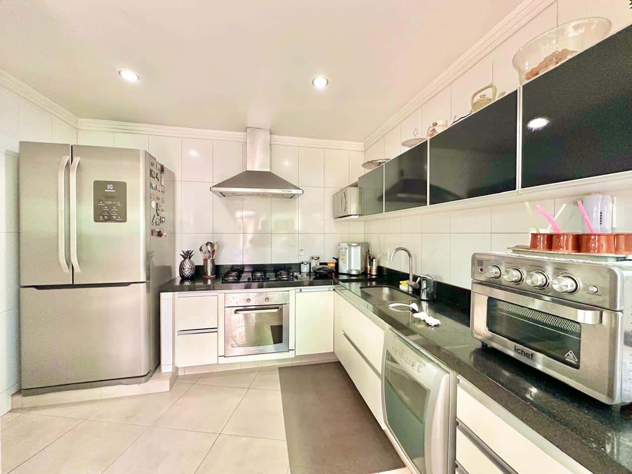 SOBRADO DE ESQUINA DE 5 QUARTOS NO SANTA GENOVEVA