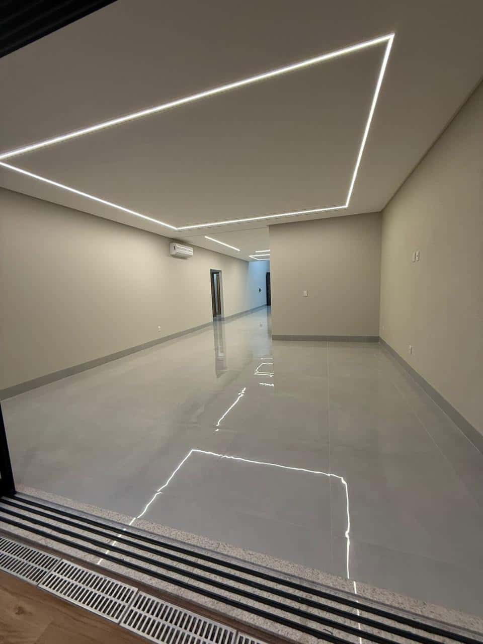 Projeto Alto Padrão com 3 suítes, closet e área gourmet completa.