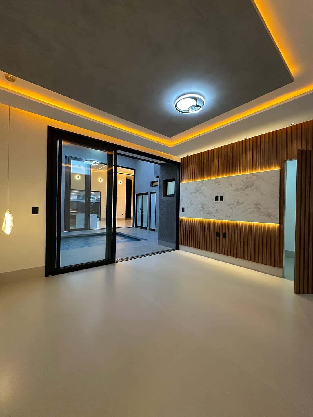 Casa de alto padrão localizada no setor Moinho dos Ventos Goiânia com 3 suítes plenas