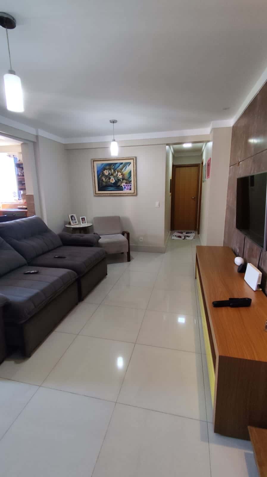Like Bueno Apartamento com 95 mts  Com 3 suítes plenas com ar condicionado