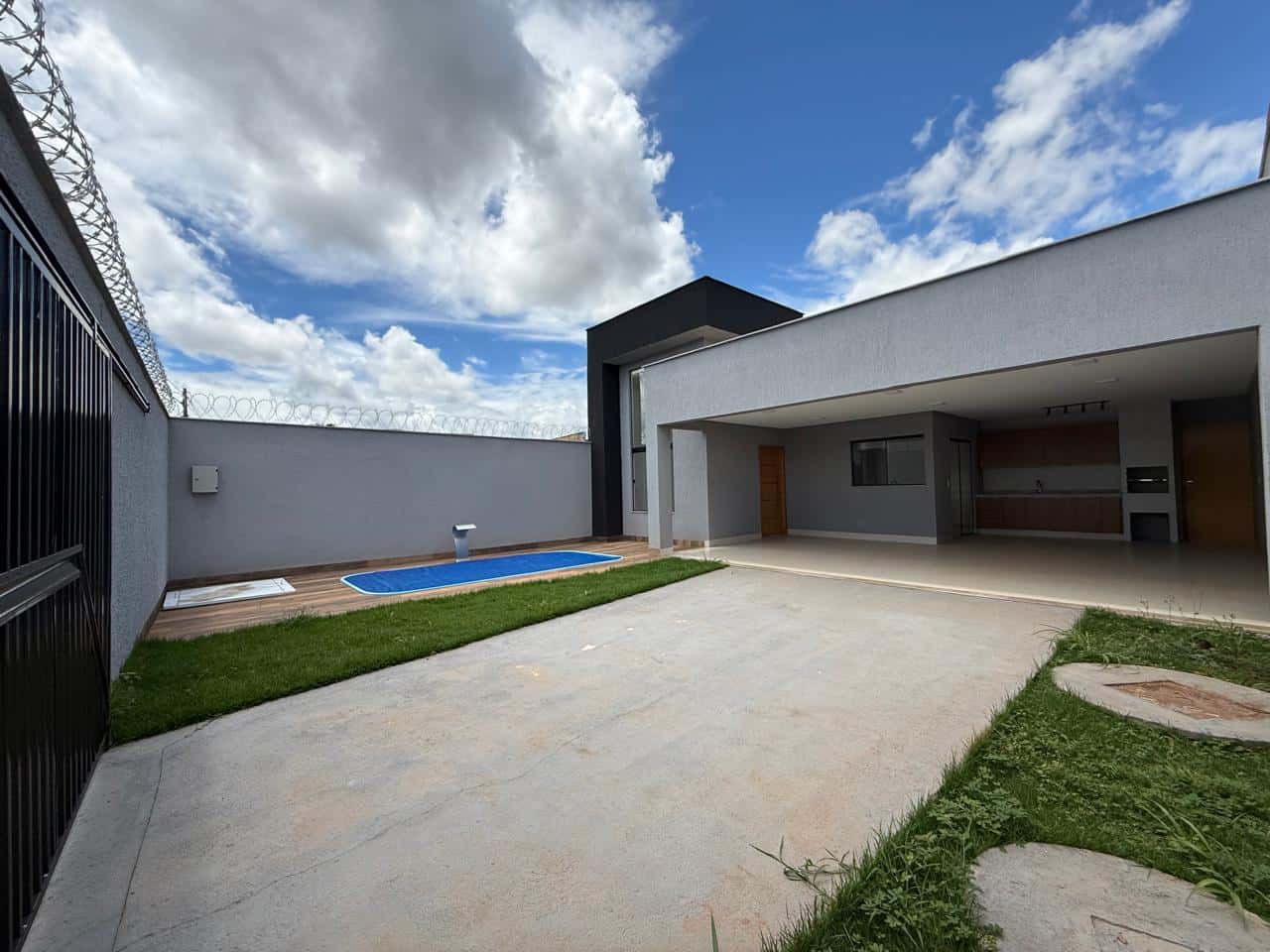 CASA A VENDA RESIDENCIAL LIMOEIRO