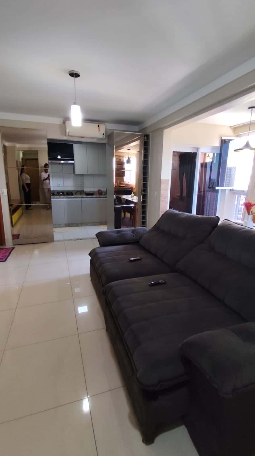 Like Bueno Apartamento com 95 mts  Com 3 suítes plenas com ar condicionado