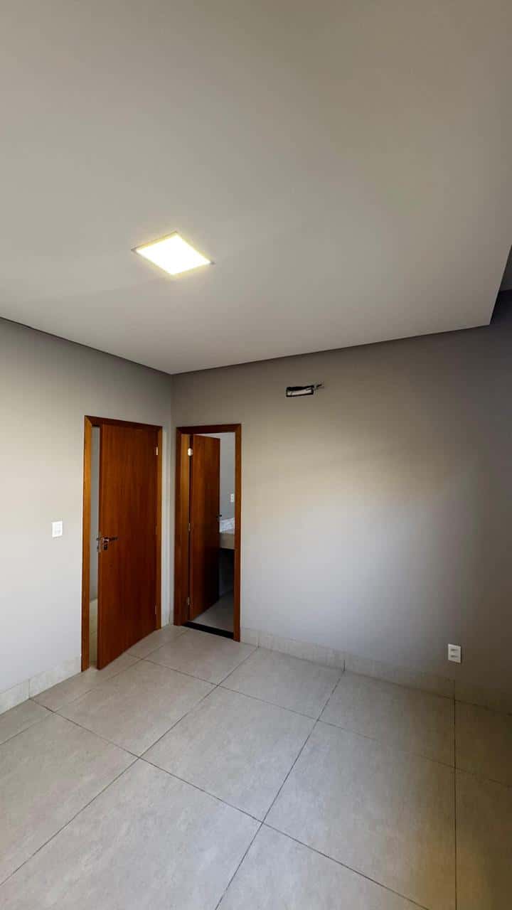 🏡 Casa Nova Alto Padrão – Setor dos Funcionários