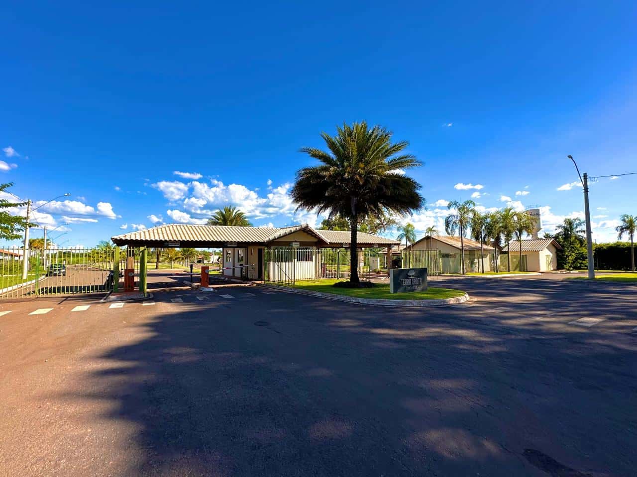 LOTE DE 1.040,57 M² NO CONDOMÍNIO MONTE SIÃO