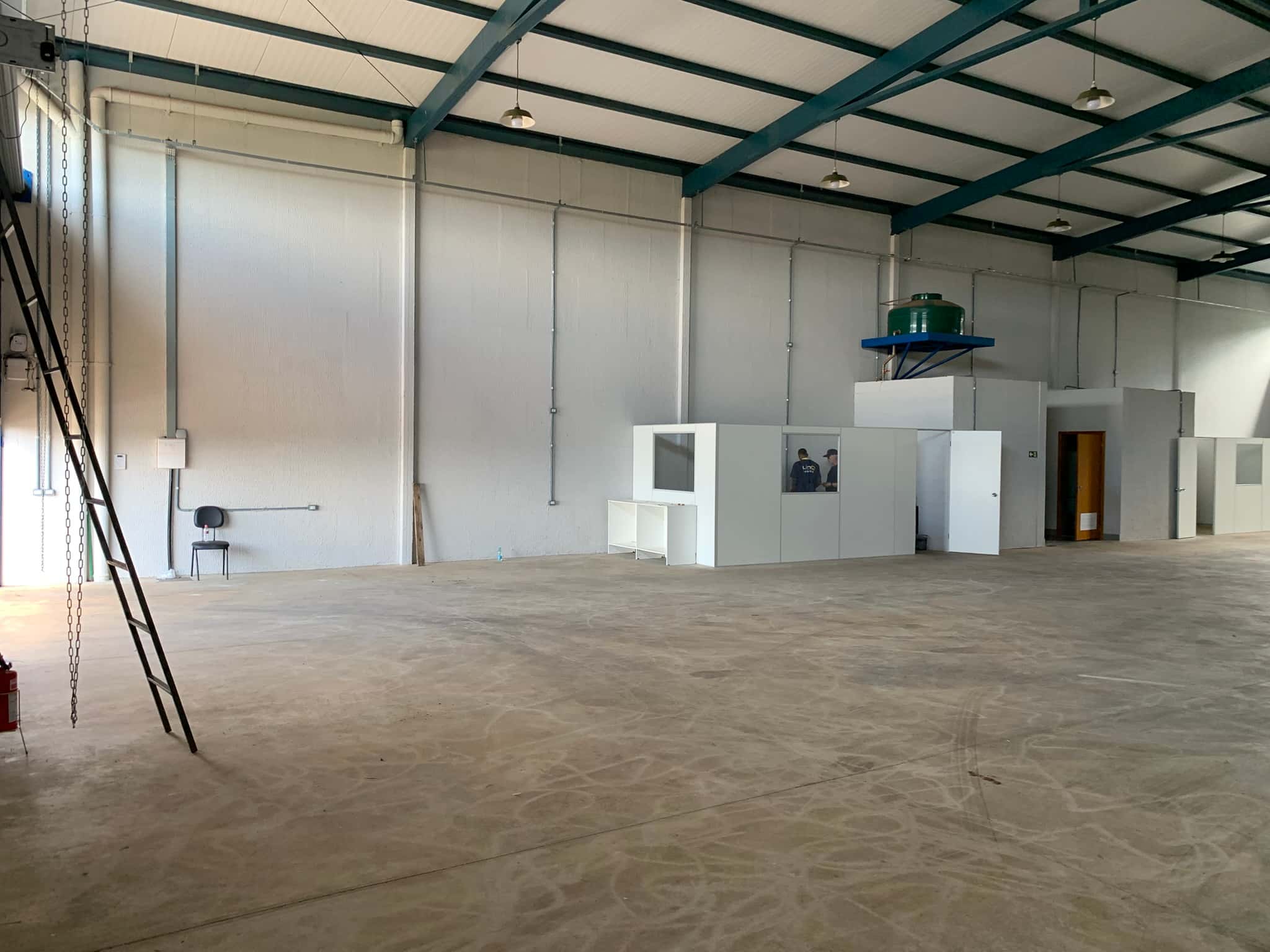 Galpão Comercial | 450m² | Estrutura Moderna e Alto Potencial no Jardim Helvécia