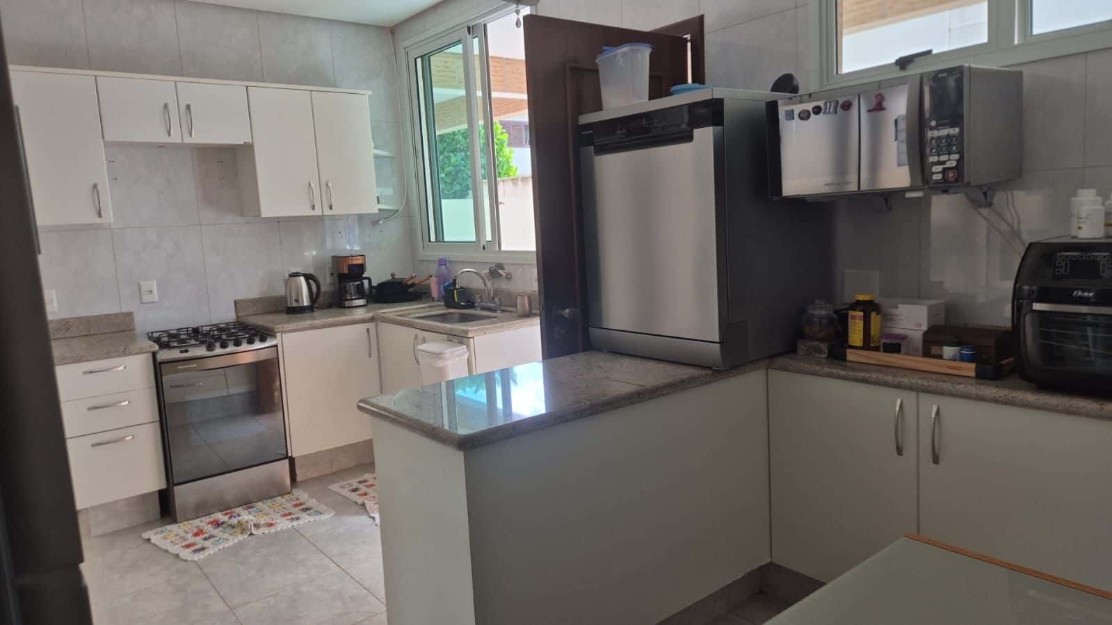 Exclusiva Casa de esquina no Condomínio Granville 4 quartos 1 suíte master