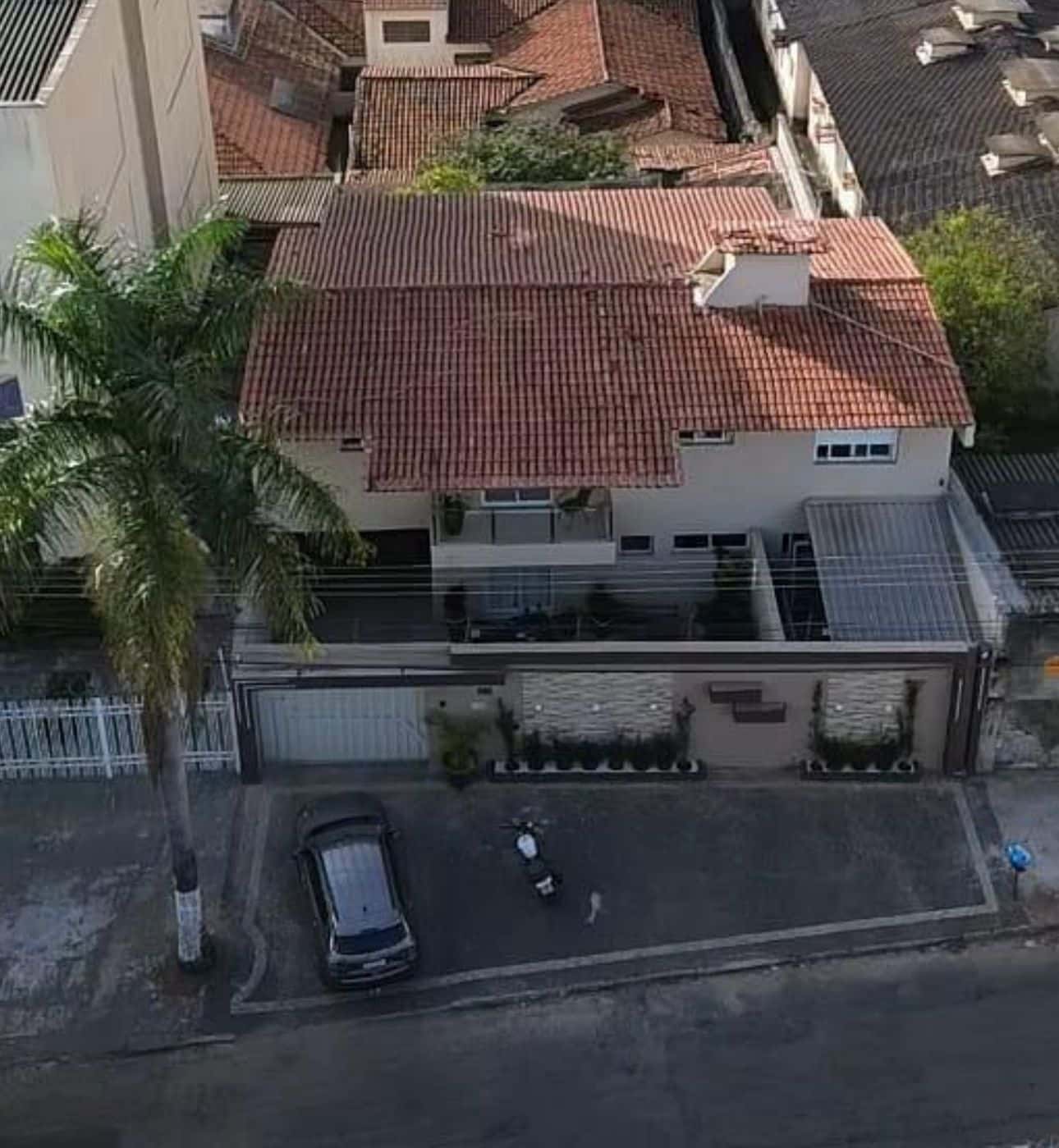 Sobrado completo no Setor Leste Universitário, ideal para quem busca espaço, conforto e localização estratégica.