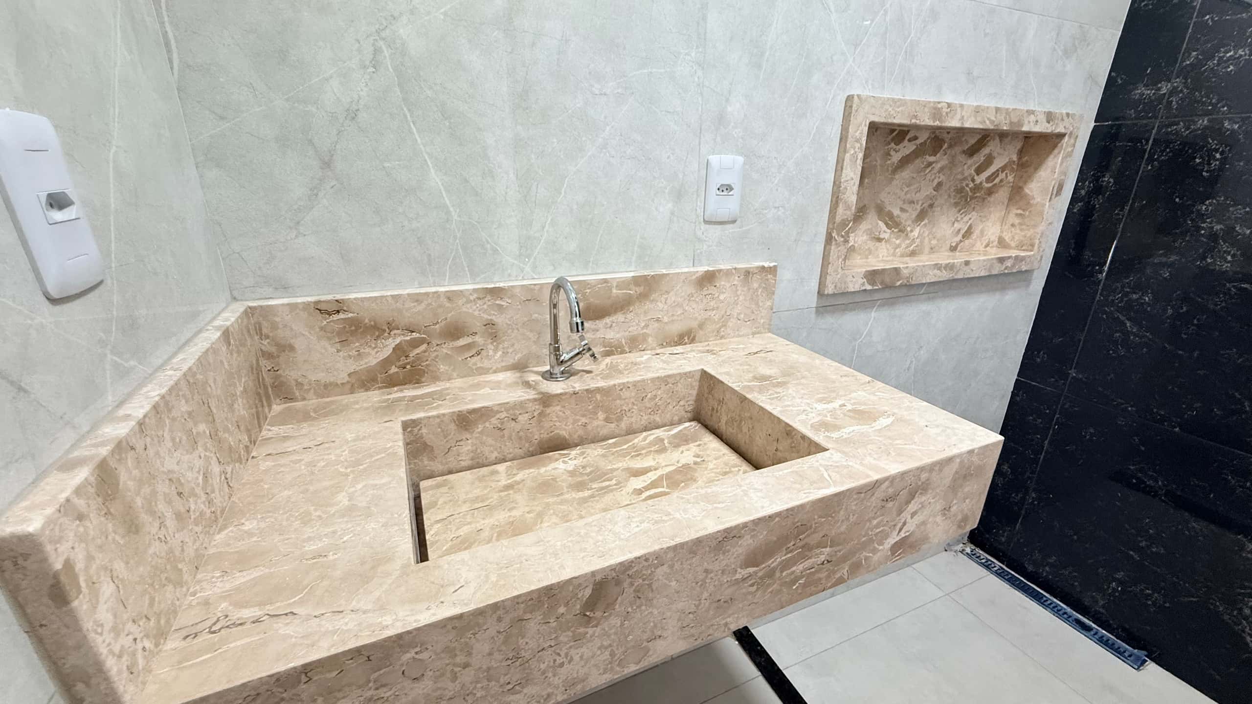 Casa 3Q 1 Suite Str. Helvecia AP. de Goiânia