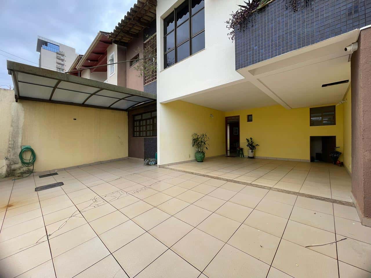Sobrado com 4 Quartos à venda, 202m² - Setor Nova Suíça