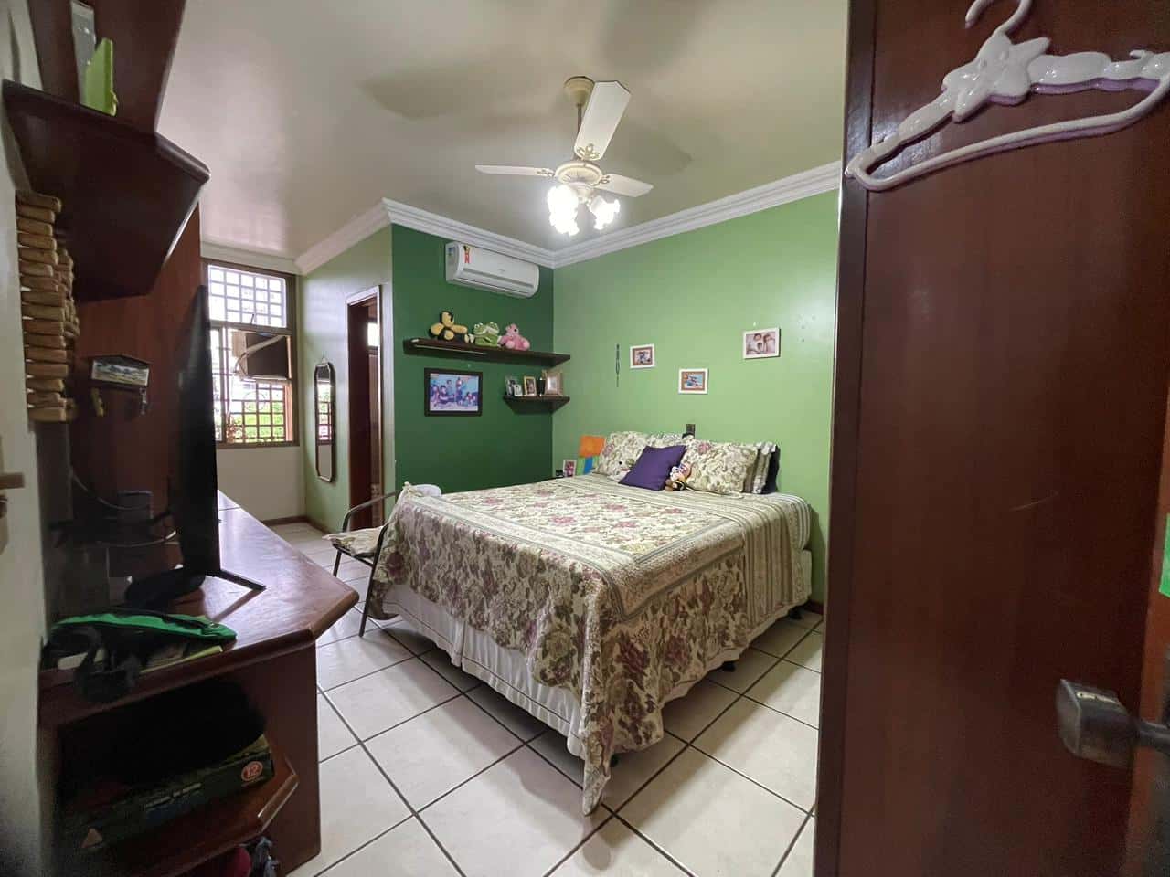 Sobrado com 4 Quartos à venda, 202m² - Setor Nova Suíça