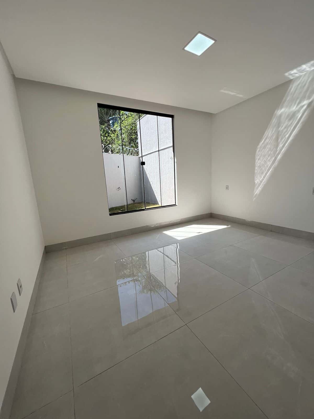 Casa Moderna com 3 Suítes e Varanda Gourmet Jardim Helvécia 151m², Acabamento de Qualidade Apararecida de Goiânia
