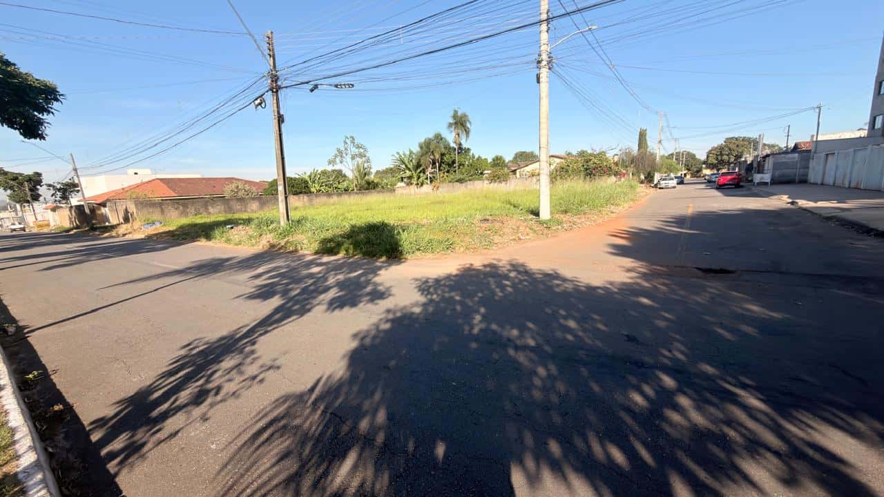 Lote na avenida Guajupia ao lado da avenida Rio verde