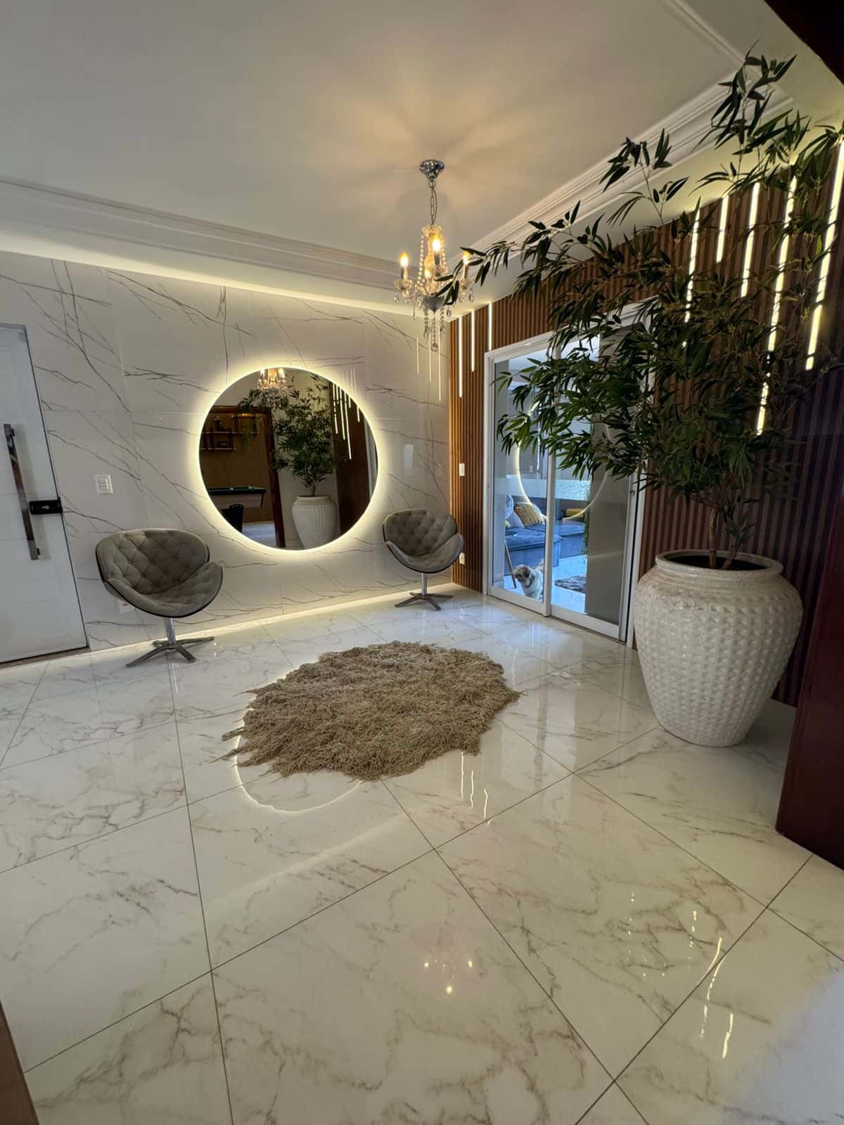 Sobrado completo no Setor Leste Universitário, ideal para quem busca espaço, conforto e localização estratégica.