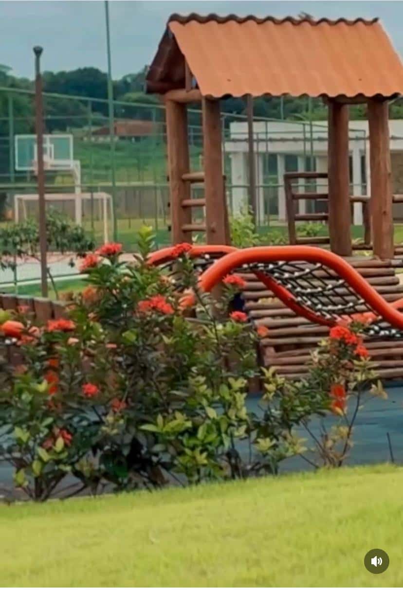 PARQVILLE QUARESMEIRA