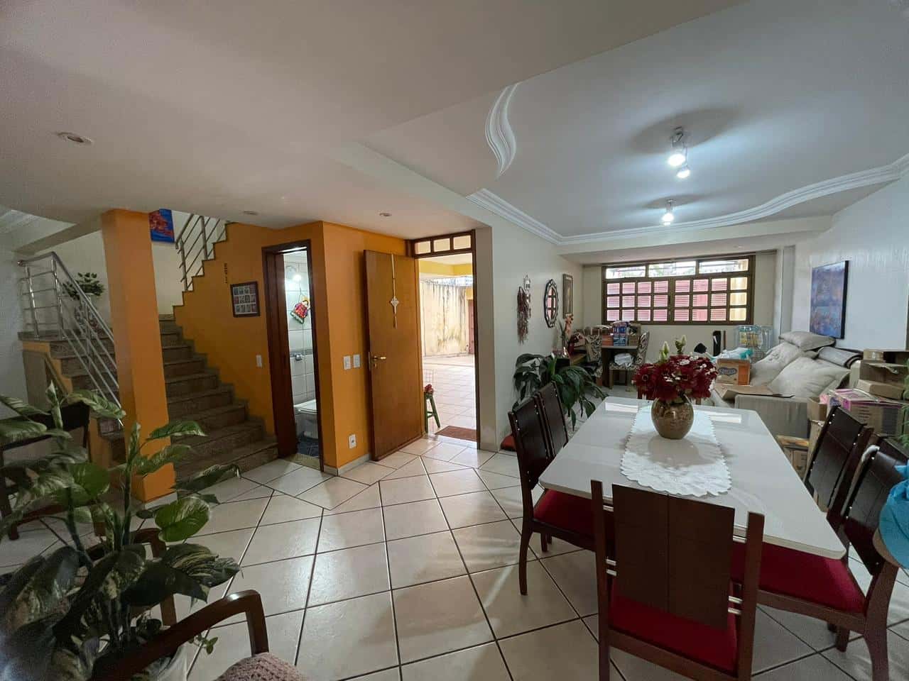Sobrado com 4 Quartos à venda, 202m² - Setor Nova Suíça