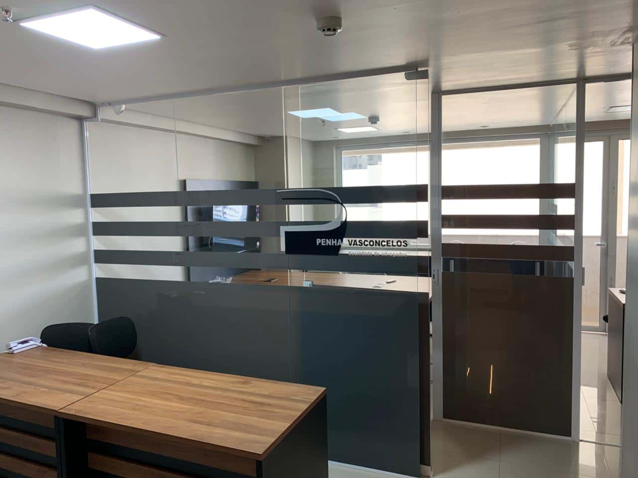 Sala comercial mobiliada, com varanda, para locação | Brookfield Tower | 40m² - Jardim Goiás