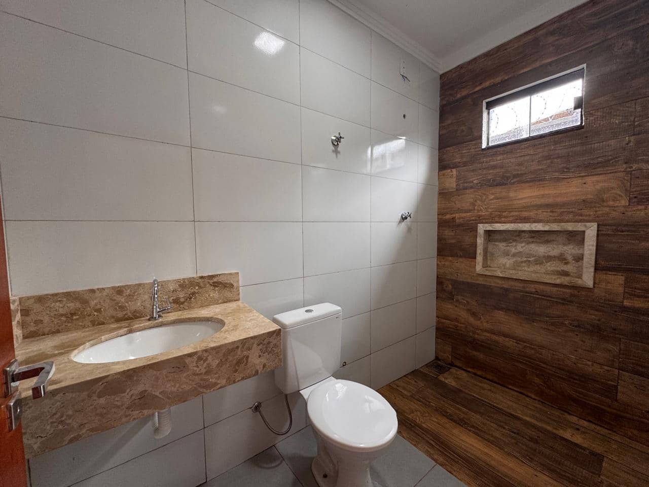 LINDA CASA NO SETOR MONTE AZUL - SENADOR CANEDO