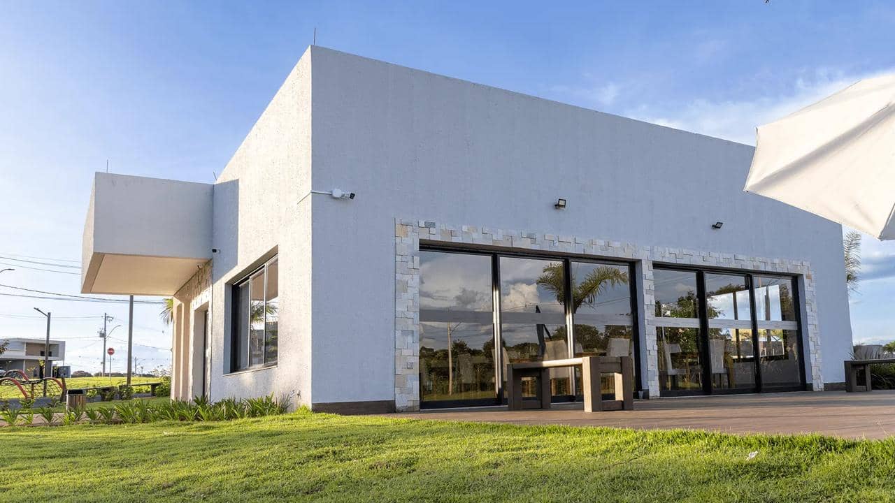 LOTE DE 299 M² NO CONDOMÍNIO PARQUEVILLE QUARESMEIRA