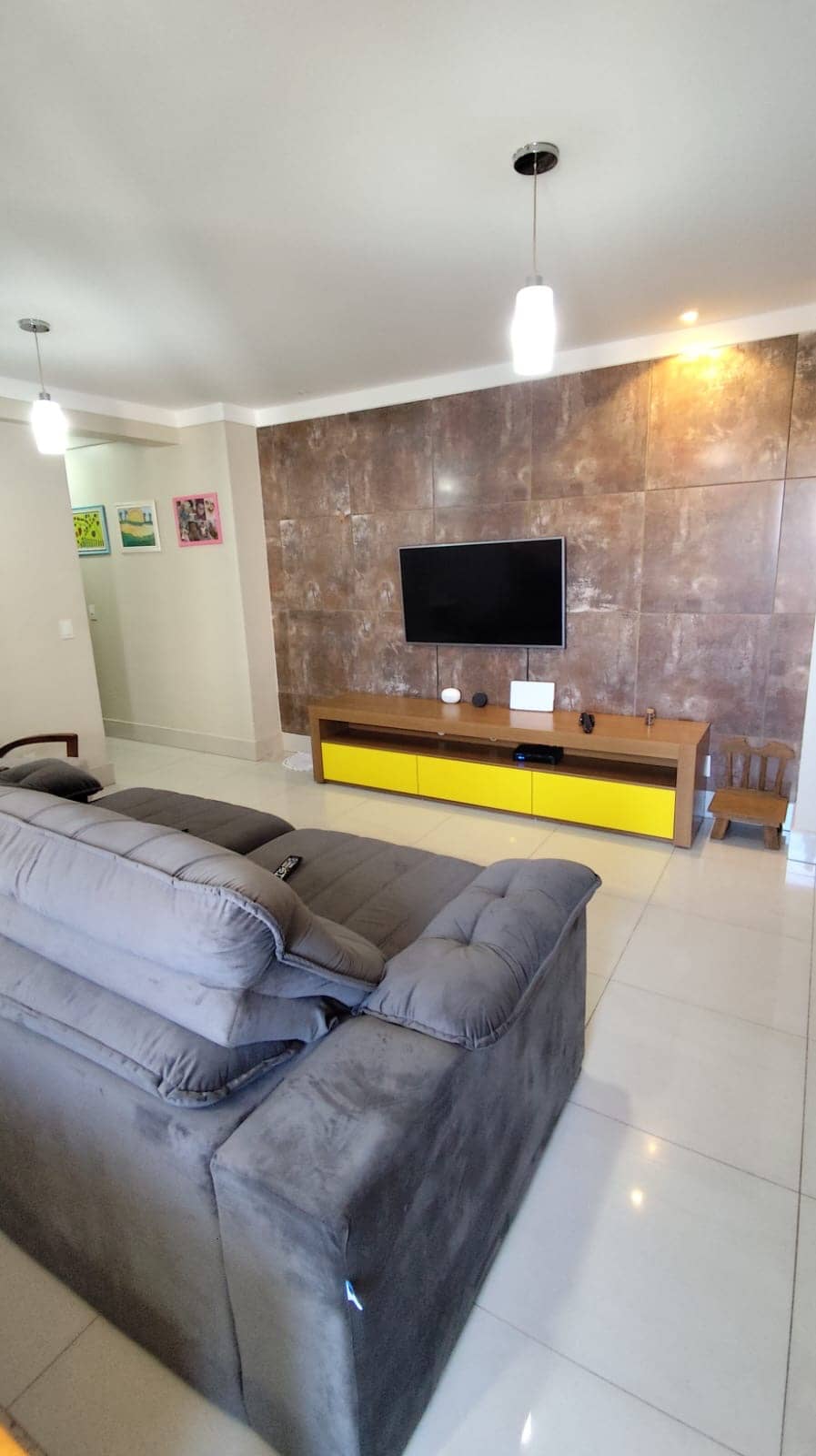 Like Bueno Apartamento com 95 mts  Com 3 suítes plenas com ar condicionado