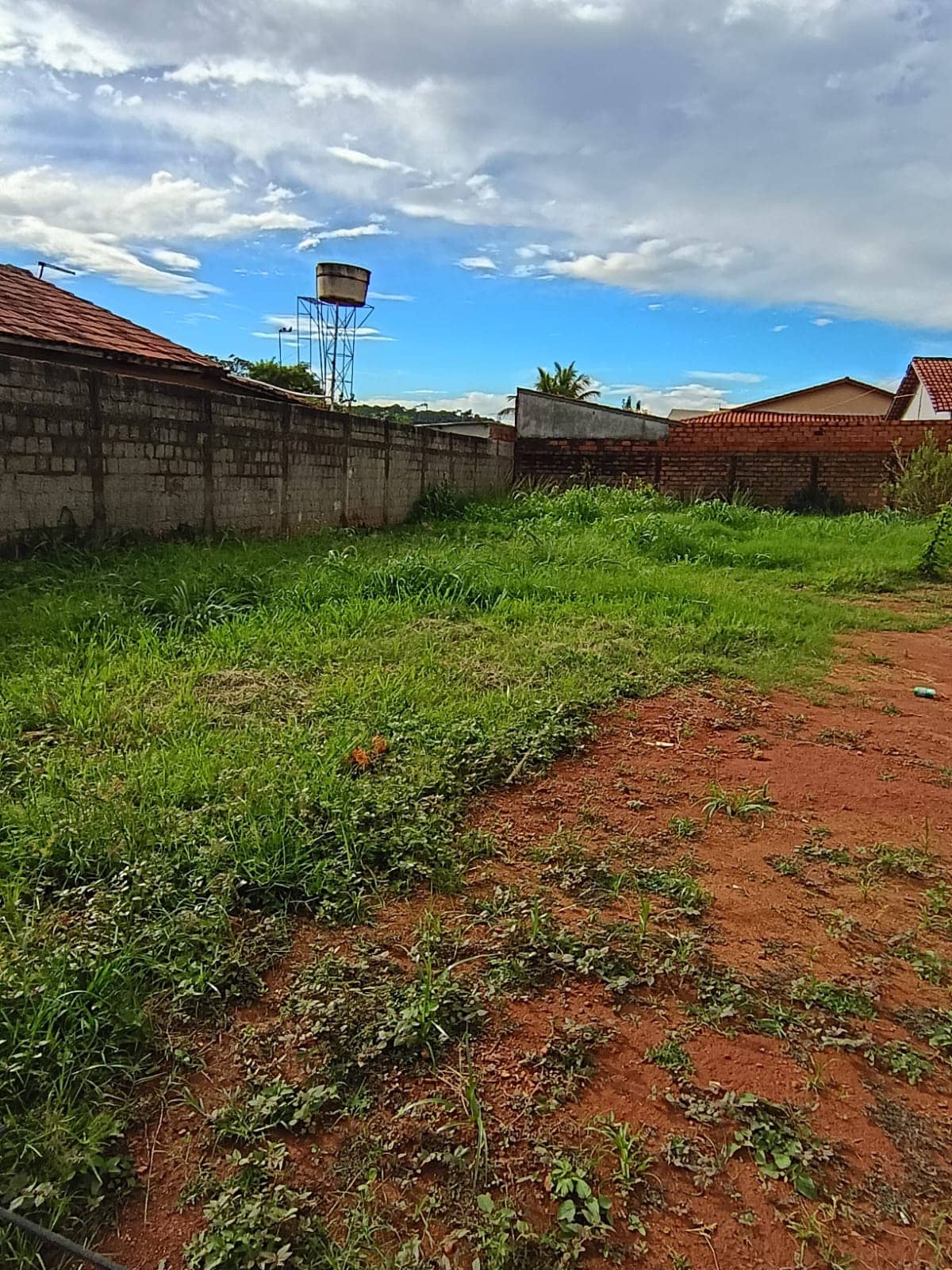 Lote comercial no Senador Canedo.