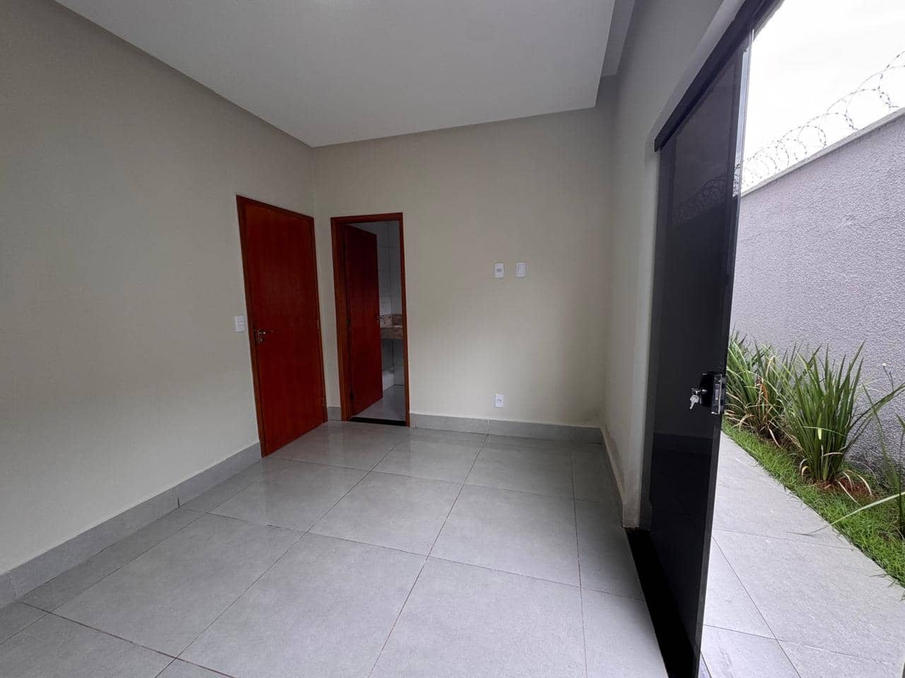 LINDA CASA NO SETOR MONTE AZUL - SENADOR CANEDO