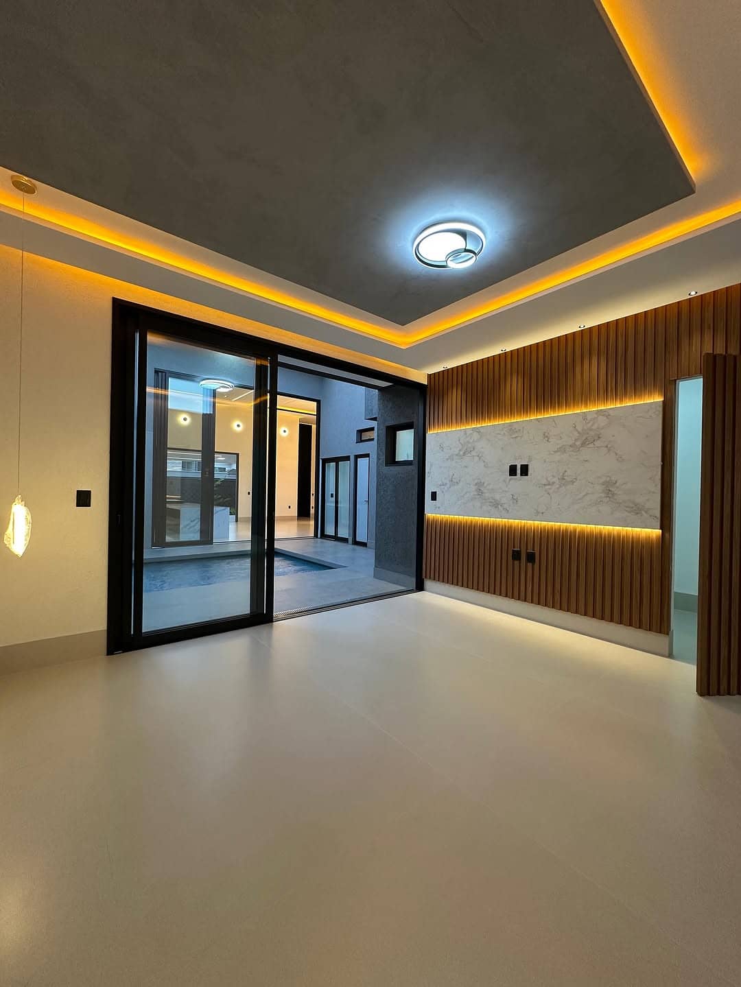 Casa de alto padrão localizada no setor Moinho dos Ventos Goiânia com 3 suítes plenas