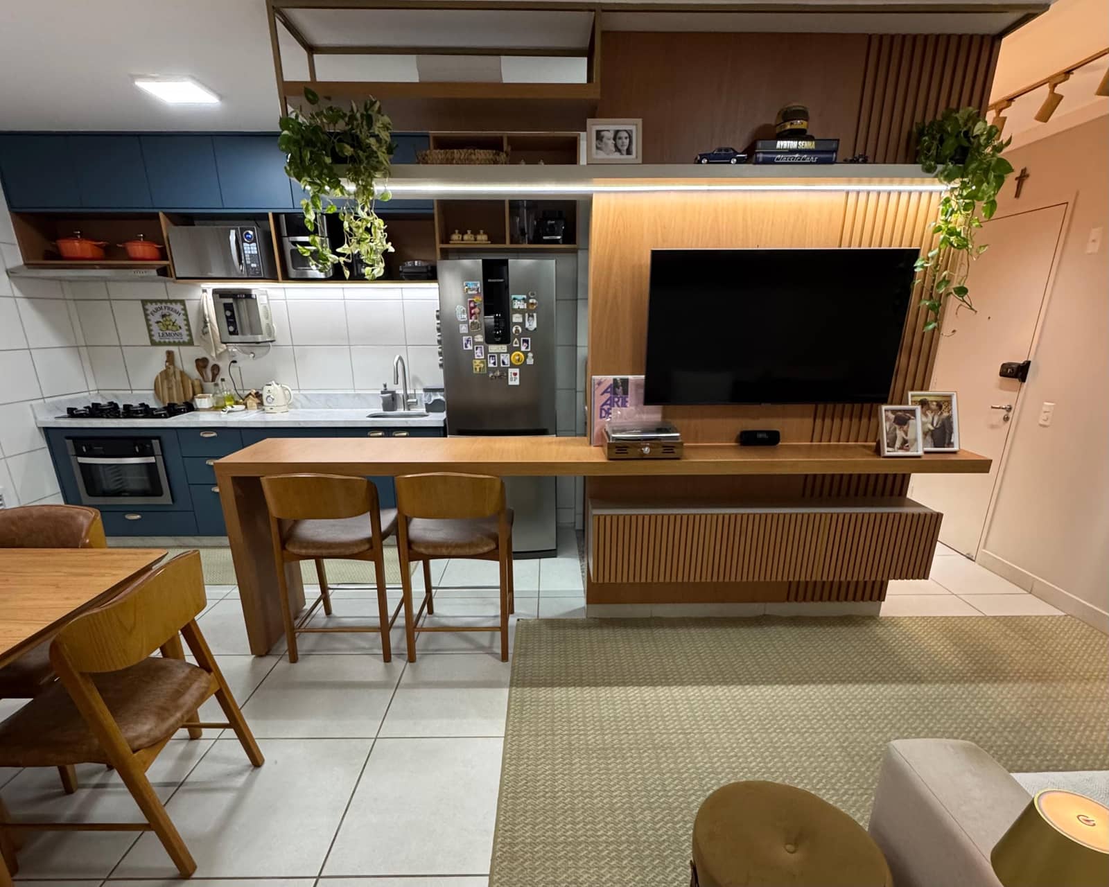 Apartamento moderno, com projeto de arquitetura e marcenaria planejada de alto padrão, em excelente estado de conservação, localizado no Parque Amazônia, uma das regiões que mais crescem e valorizam em Goiânia