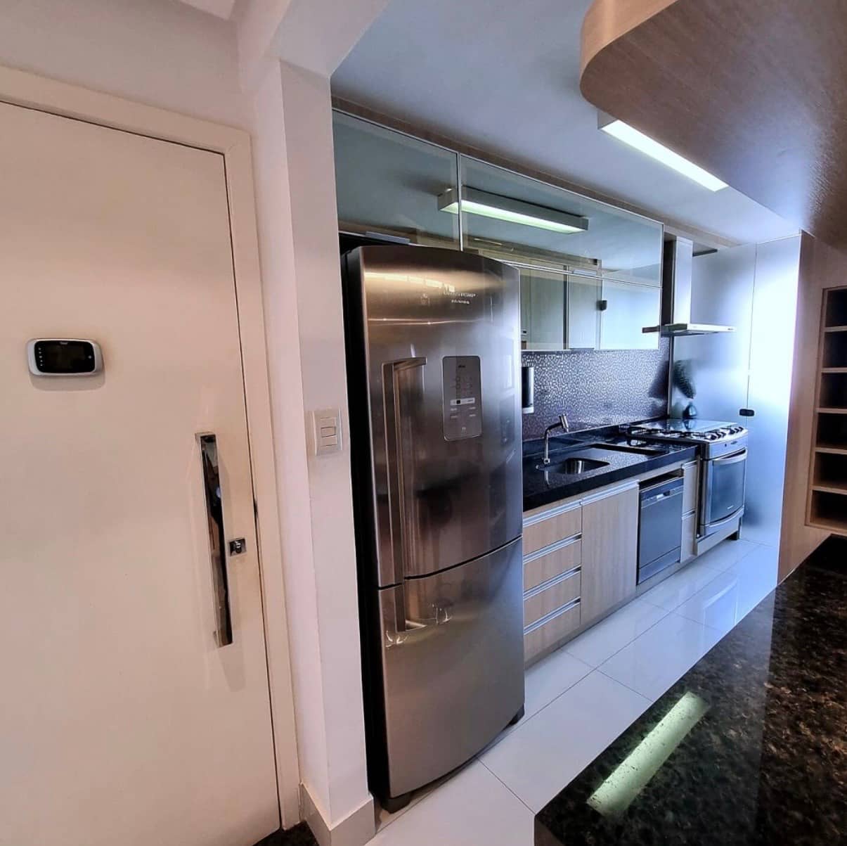 Apartamento 2Q com 1 Suíte Setor Bueno (Andar alto ,Nascente) 2 vagas de garagem