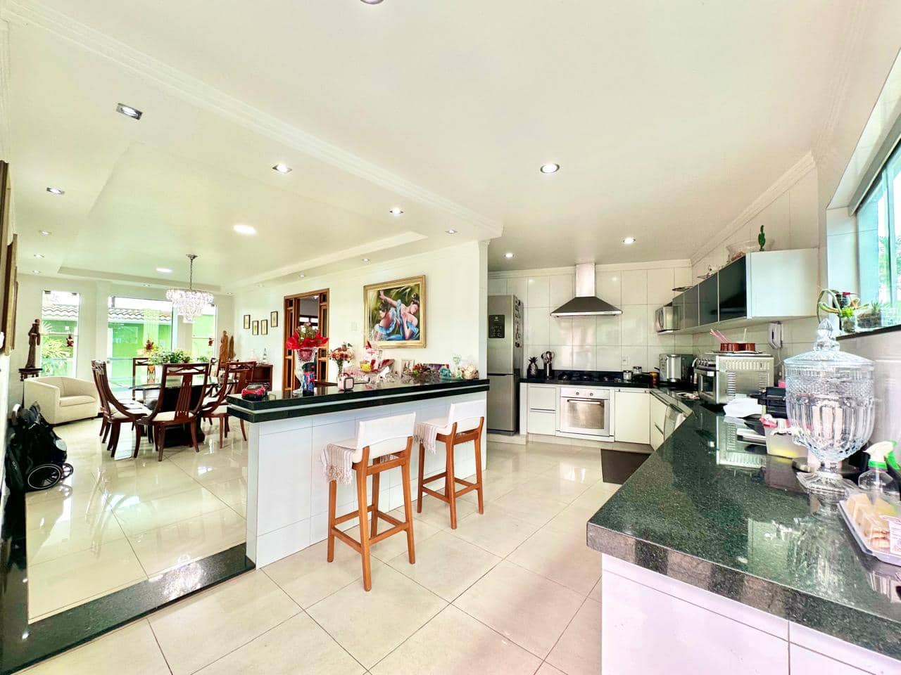 SOBRADO DE ESQUINA DE 5 QUARTOS NO SANTA GENOVEVA