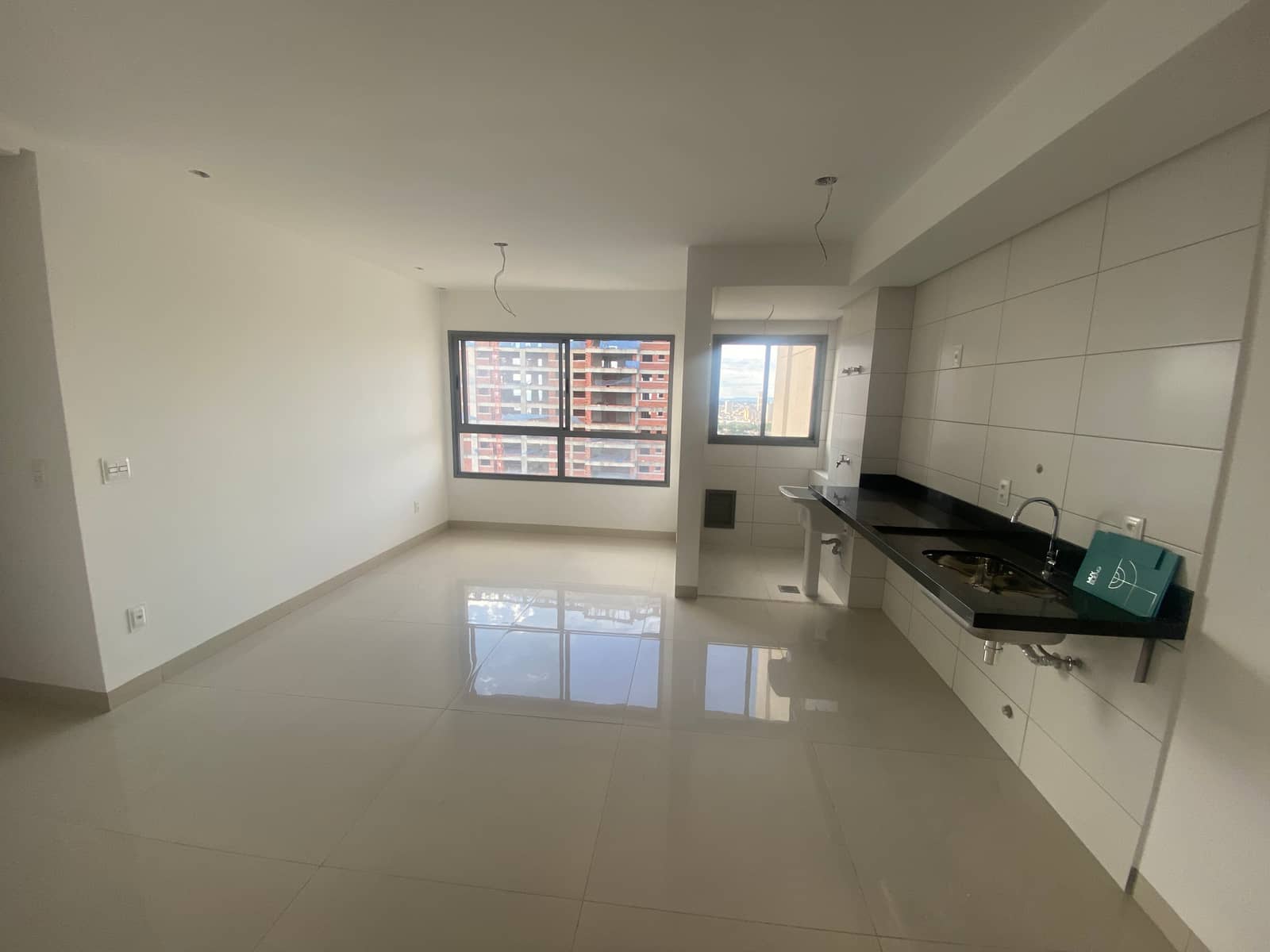 Oportunidade em unidade 3Q, NOVO somente algumas quadras do Vaca Brava