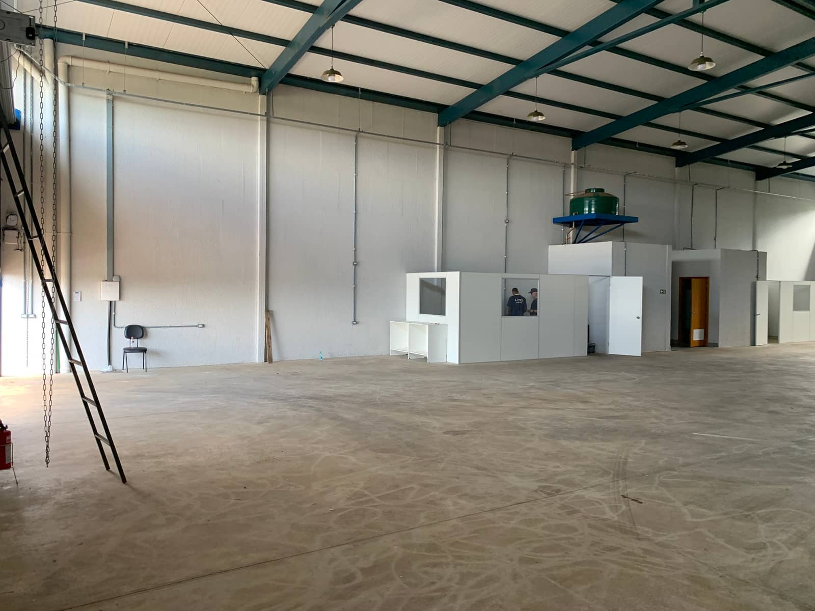 Galpão Comercial | 450m² | Estrutura Moderna e Alto Potencial no Jardim Helvécia