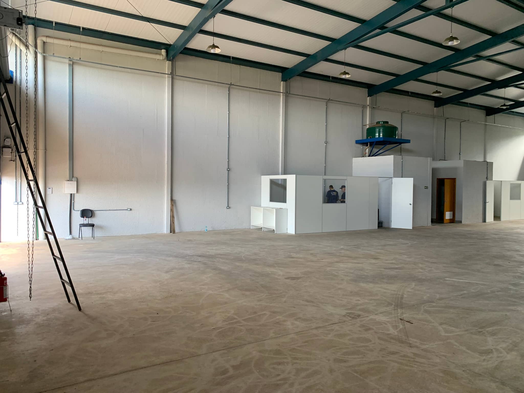 Galpão Comercial | 450m² | Estrutura Moderna e Alto Potencial no Jardim Helvécia