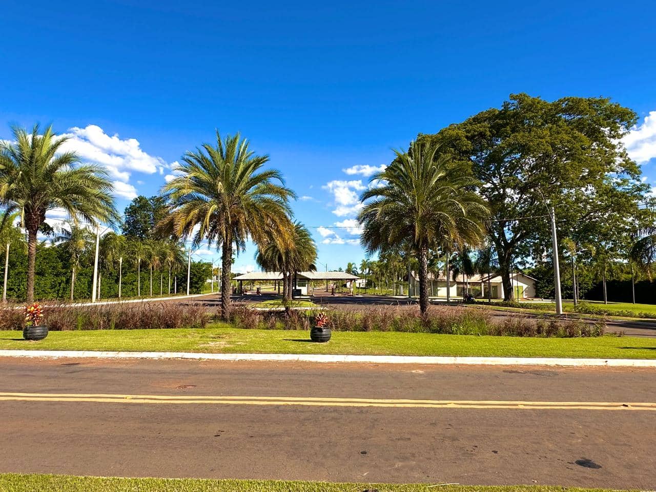 LOTE DE 1.040,57 M² NO CONDOMÍNIO MONTE SIÃO