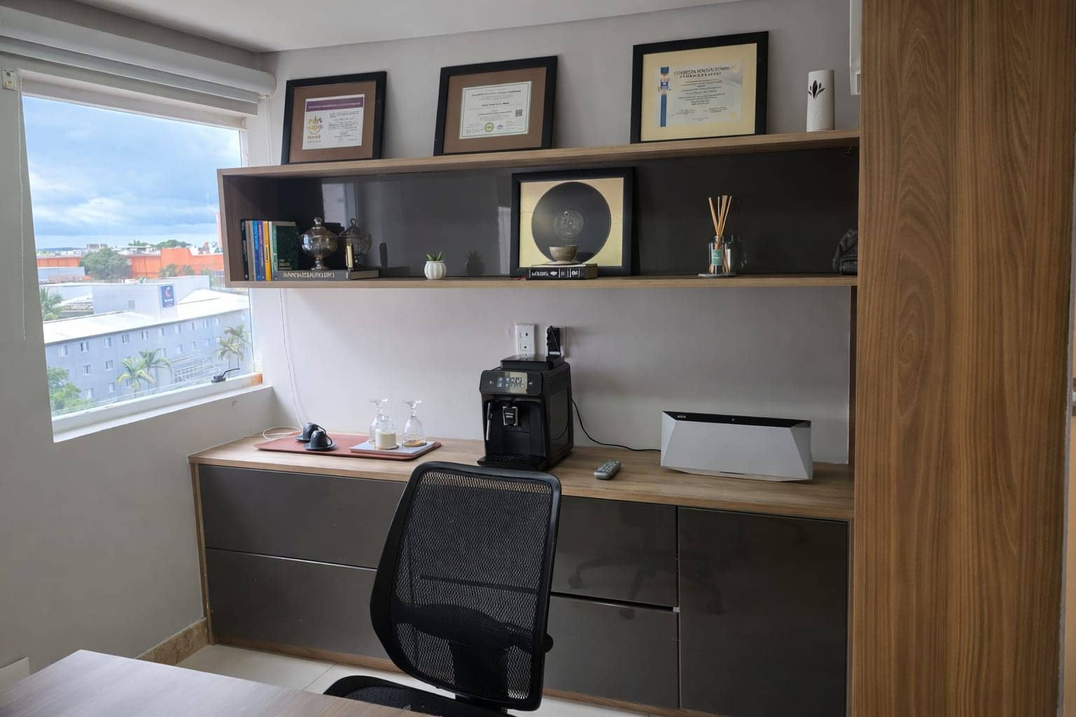 Sala Comercial Premium, no Ed. Office Flamboyant, com 3 Ambientes e Estrutura Tecnológica - Jd. Goiás