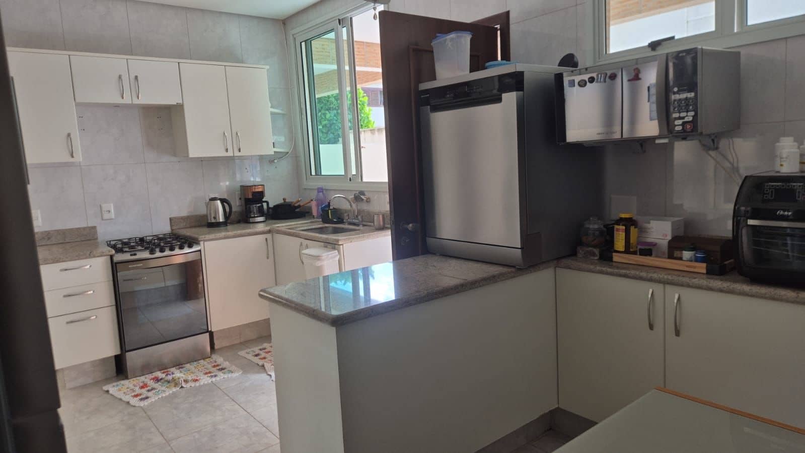 Exclusiva Casa de esquina no Condomínio Granville 4 quartos 1 suíte master