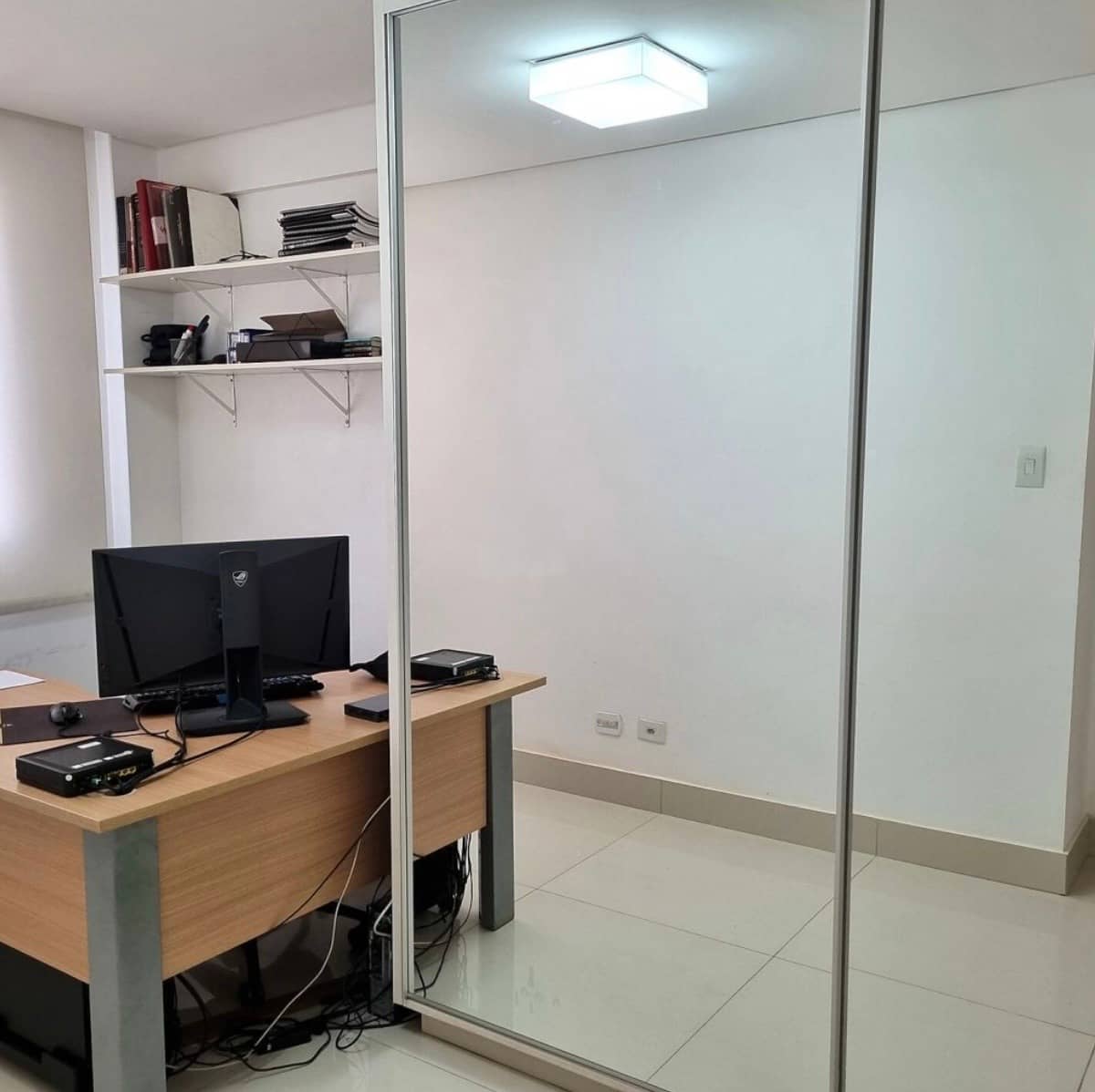Apartamento 2Q com 1 Suíte Setor Bueno (Andar alto ,Nascente) 2 vagas de garagem