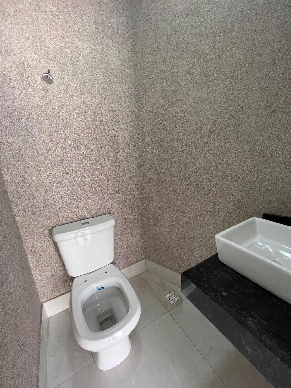 Casa Moderna com 3 Suítes e Varanda Gourmet Jardim Helvécia 151m², Acabamento de Qualidade Apararecida de Goiânia