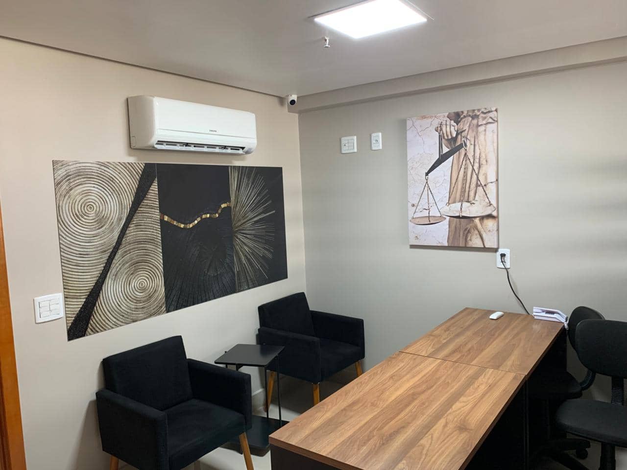 Sala comercial mobiliada, com varanda, para locação | Brookfield Tower | 40m² - Jardim Goiás