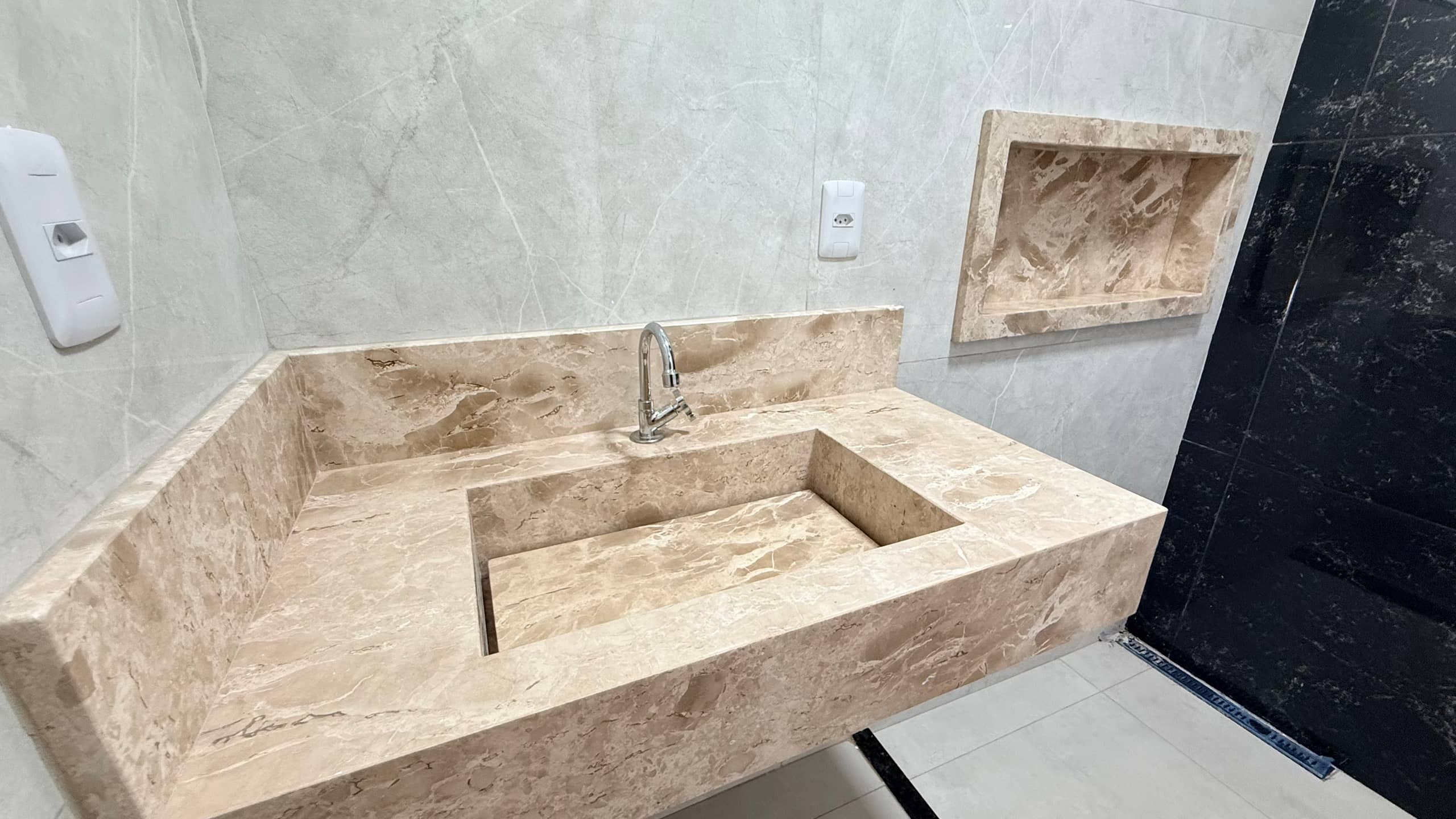 Casa 3Q 1 Suite Str. Helvecia AP. de Goiânia