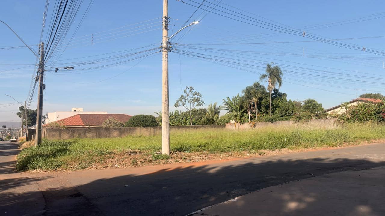Lote na avenida Guajupia ao lado da avenida Rio verde