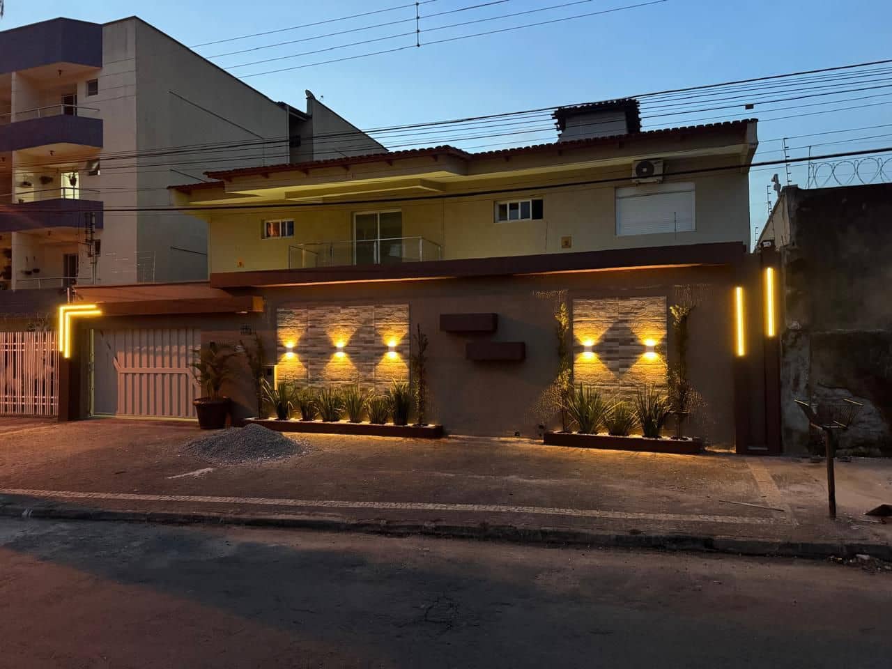 Sobrado completo no Setor Leste Universitário, ideal para quem busca espaço, conforto e localização estratégica.