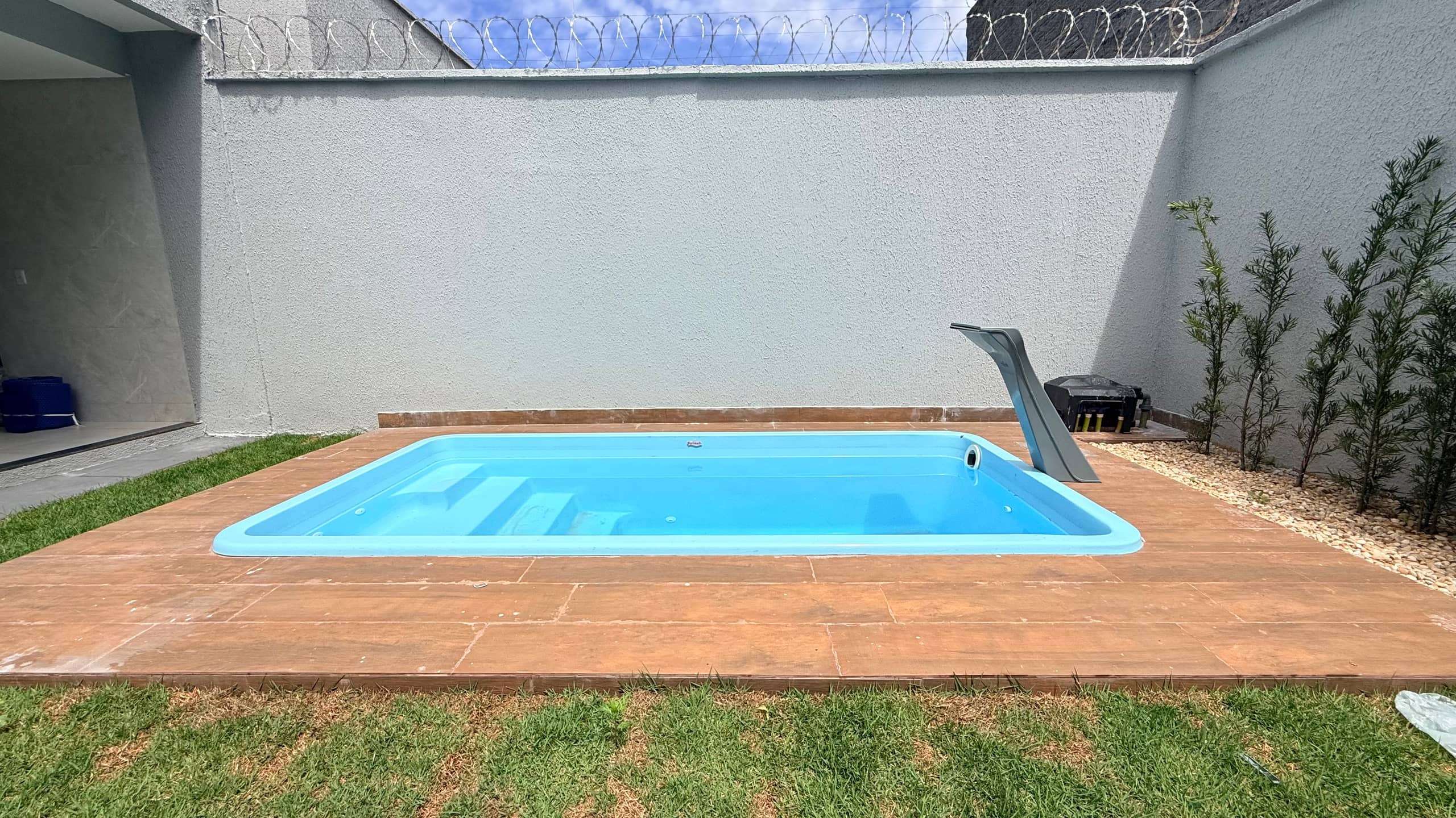 Casa 3Q 1 Suite Str. Helvecia AP. de Goiânia