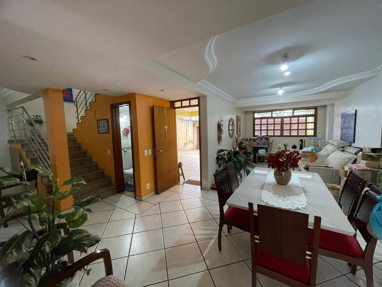 Sobrado com 4 Quartos à venda, 202m² - Setor Nova Suíça