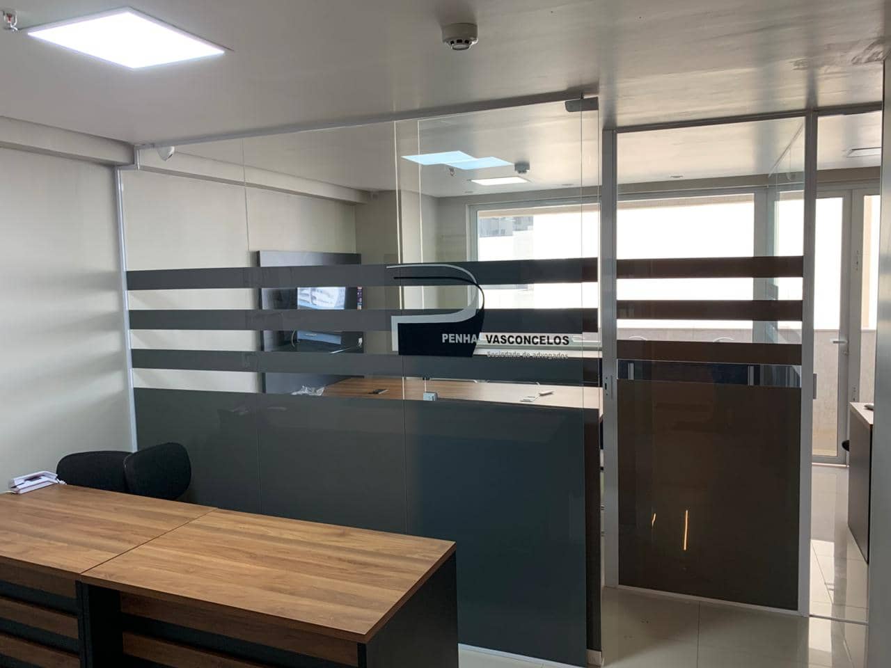 Sala comercial mobiliada, com varanda, para locação | Brookfield Tower | 40m² - Jardim Goiás