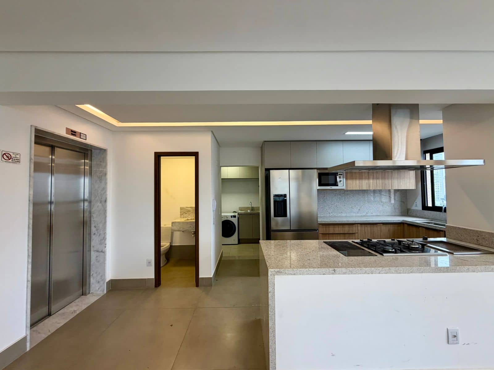 Apartamento com 3 suítes plenas no Setor Bueno