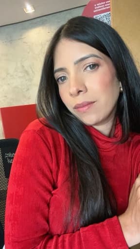 Iasmim Oliveira 